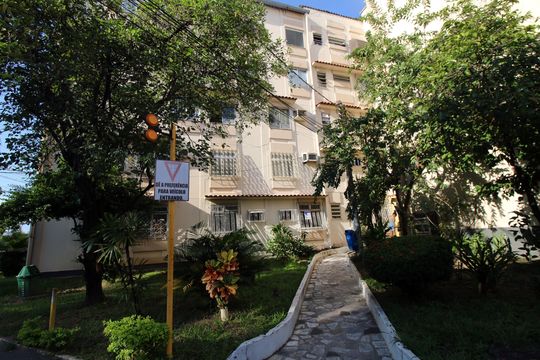 Fachada do bloco de apartamento para alugar com 2 quartos, 45m² em Irajá, Rio de Janeiro