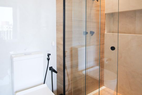 Banheiro de apartamento à venda com 1 quarto, 42m² em Vila Olímpia, São Paulo