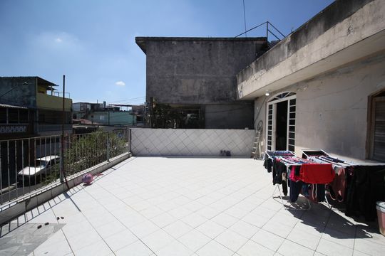 Varanda de casa à venda com 3 quartos, 300m² em Campo Limpo, São Paulo