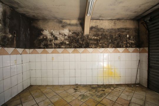 Garagem de casa à venda com 3 quartos, 300m² em Campo Limpo, São Paulo