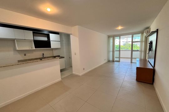 Sala de apartamento à venda com 2 quartos, 88m² em Recreio dos Bandeirantes, Rio de Janeiro