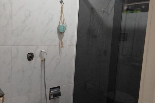 Banheiro de apartamento à venda com 2 quartos, 47m² em Lapa, Rio de Janeiro