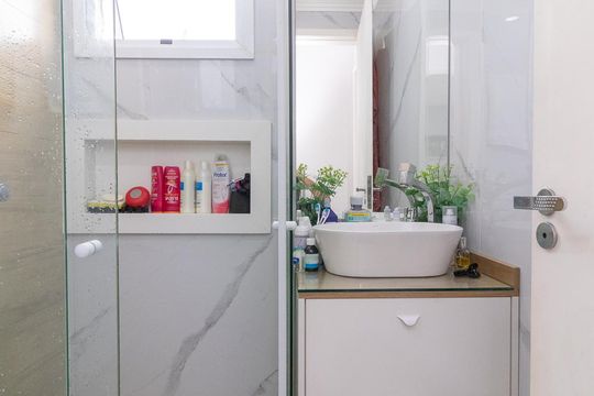 Banheiro de apartamento à venda com 2 quartos, 46m² em Vila Ré, São Paulo