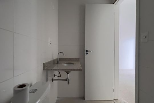 Banheiro de apartamento à venda com 2 quartos, 65m² em Picanço, Guarulhos