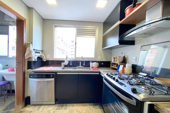 Cozinha de apartamento à venda com 4 quartos, 180m² em Santo Antônio, Belo Horizonte