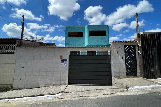 Fachada + Placa de casa à venda com 2 quartos, 320m² em Burgo Paulista, São Paulo