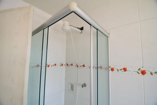 Banheiro de apartamento à venda com 3 quartos, 168m² em Centro, Campinas