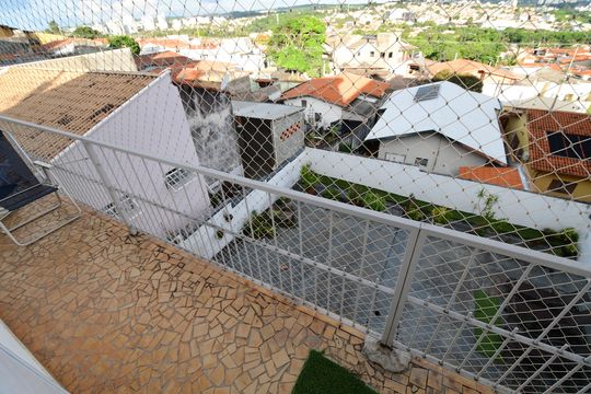 Sacada de casa à venda com 5 quartos, 238m² em Vila Nogueira, Campinas