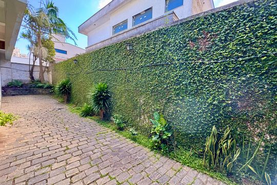 Garagem de casa à venda com 4 quartos, 279m² em Jardim Maia, Guarulhos