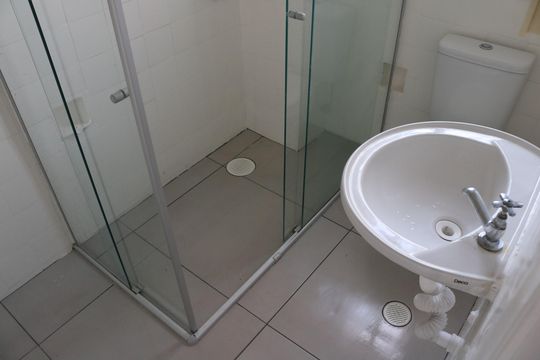 Banheiro de apartamento para alugar com 1 quarto, 40m² em Barra Funda, São Paulo