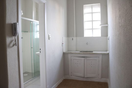 Cozinha de apartamento para alugar com 1 quarto, 40m² em Barra Funda, São Paulo