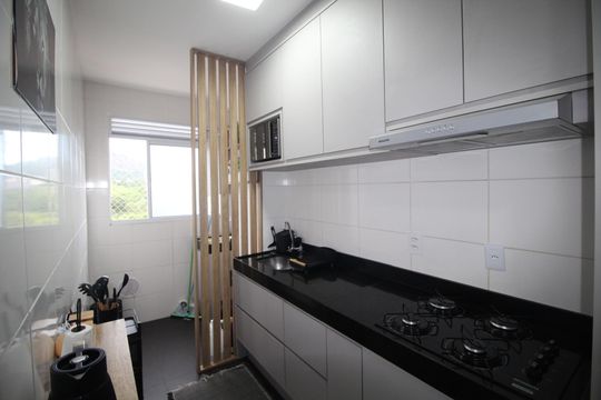 Cozinha de apartamento à venda com 2 quartos, 47m² em Morro Santana, Porto Alegre