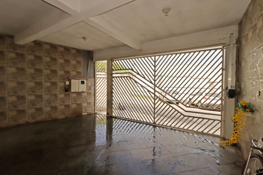 Garagem de casa à venda com 4 quartos, 235m² em Parque Gerassi, Santo André