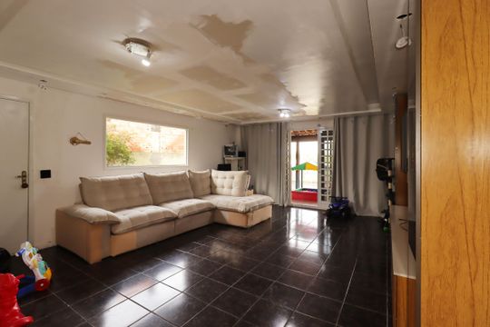 Casa à venda com 4 quartos, 235m² em Parque Gerassi, Santo André