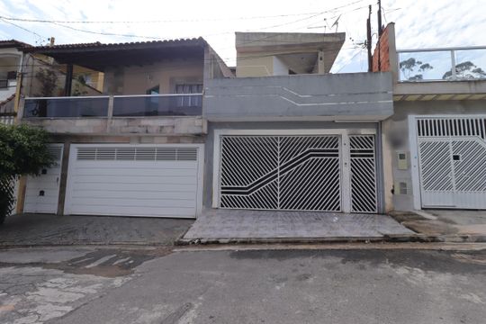 Fachada de casa à venda com 4 quartos, 235m² em Parque Gerassi, Santo André