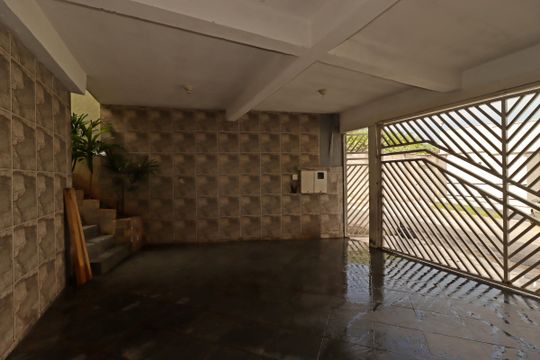 Garagem de casa à venda com 4 quartos, 235m² em Parque Gerassi, Santo André