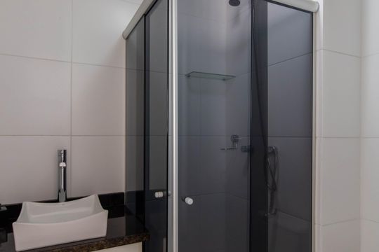 Banheiro de apartamento à venda com 3 quartos, 57m² em Jardim Cocaia, Guarulhos