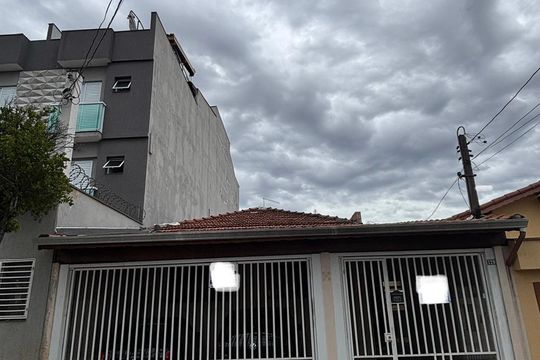 Fachada de casa à venda com 2 quartos, 162m² em Utinga, Santo André