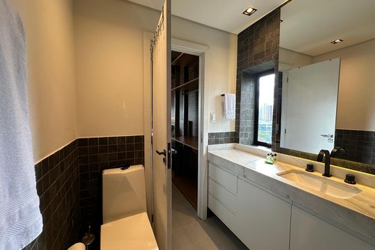 Banheiro de apartamento para alugar com 1 quarto, 57m² em Alphaville Industrial, Barueri