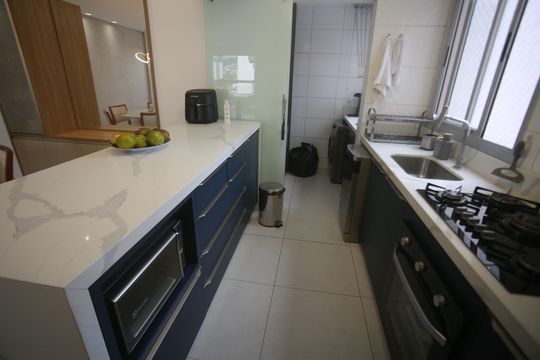 Cozinha de apartamento à venda com 3 quartos, 81m² em Havaí, Belo Horizonte
