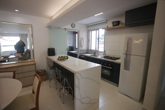 Cozinha de apartamento à venda com 3 quartos, 81m² em Havaí, Belo Horizonte