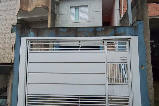 Fachada de casa à venda com 3 quartos, 107m² em Jardim do Mirante, Santo André