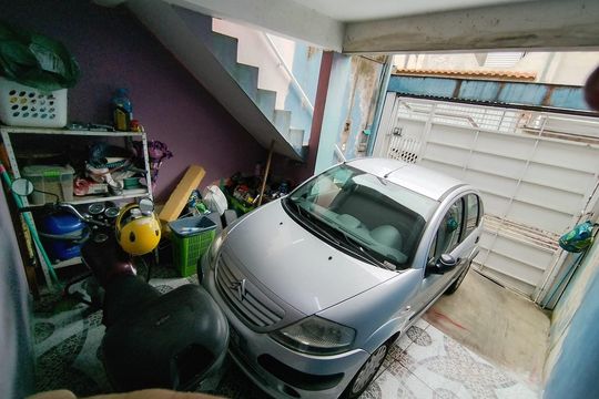 Garagem de casa à venda com 3 quartos, 107m² em Jardim do Mirante, Santo André
