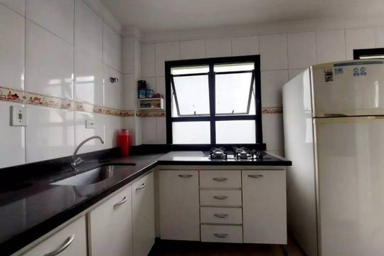 Cozinha de apartamento para alugar com 2 quartos, 78m² em Jardim Las Palmas, Guarujá