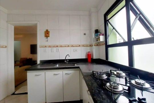 Cozinha de apartamento para alugar com 2 quartos, 78m² em Jardim Las Palmas, Guarujá