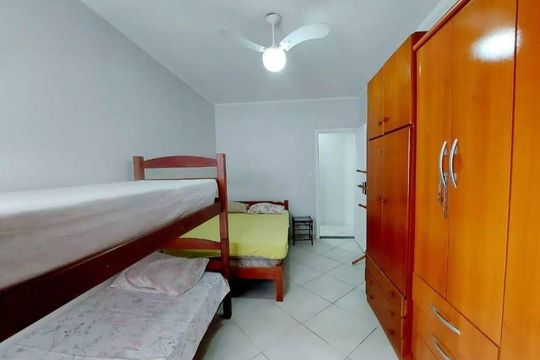 Quarto de apartamento para alugar com 2 quartos, 78m² em Jardim Las Palmas, Guarujá