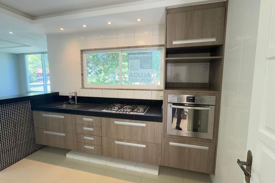Cozinha de casa de condomínio para alugar com 2 quartos, 70m² em Inoã, Maricá
