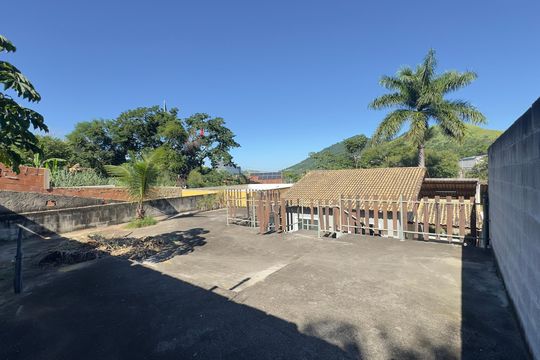 Quintal de casa de condomínio para alugar com 2 quartos, 70m² em Inoã, Maricá