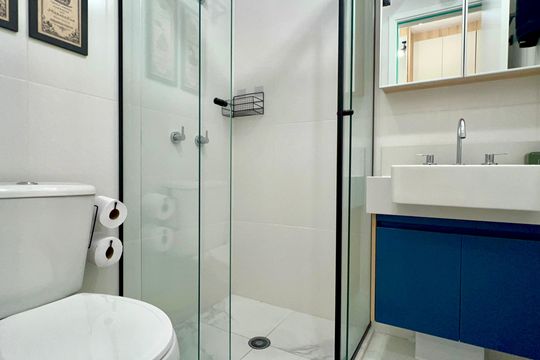 Banheiro de kitnet/studio para alugar com 1 quarto, 24m² em Perdizes, São Paulo