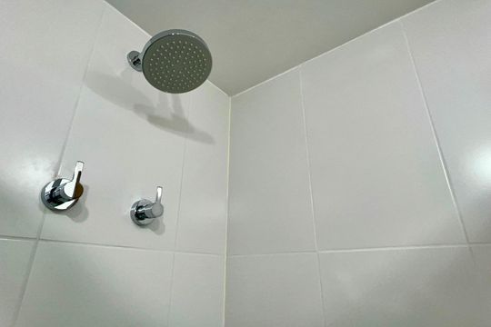 Banheiro de kitnet/studio para alugar com 1 quarto, 24m² em Perdizes, São Paulo
