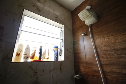 Banheiro  de casa à venda com 2 quartos, 320m² em Curicica, Rio de Janeiro