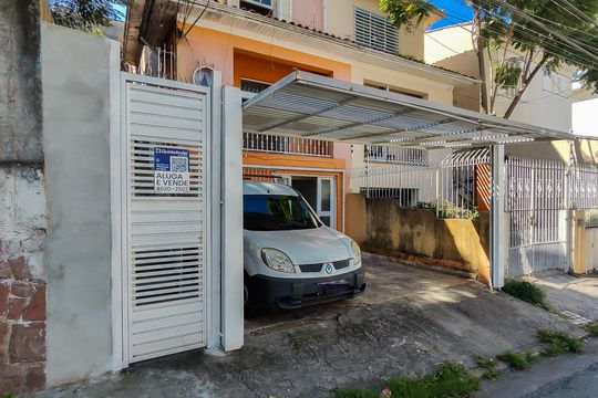 Fachada de casa para alugar com 8 quartos, 133m² em Santana, São Paulo