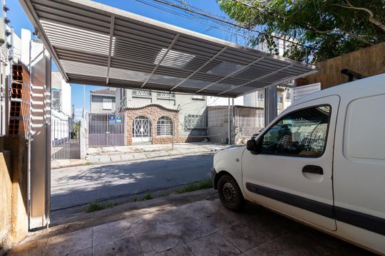 Garagem de casa para alugar com 8 quartos, 133m² em Santana, São Paulo