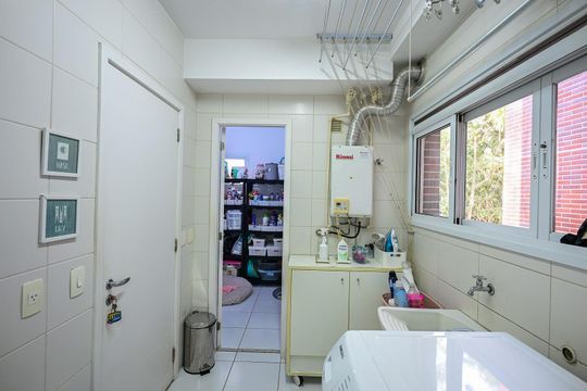 Área de Serviço  de apartamento à venda com 4 quartos, 211m² em Parque do Morumbi, São Paulo