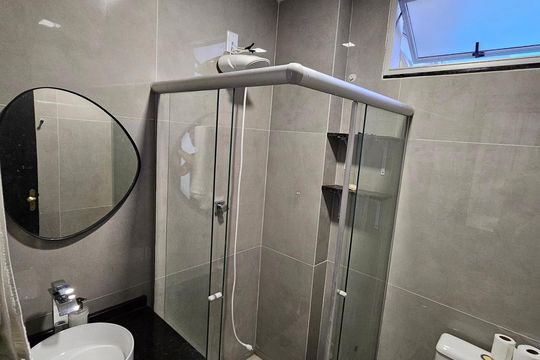 Banheiro de apartamento para alugar com 2 quartos, 50m² em Padre Eustáquio, Belo Horizonte