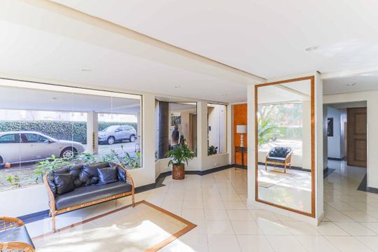 Hall de entrada de apartamento para alugar com 3 quartos, 8753m² em Jardim da Campina, São Paulo