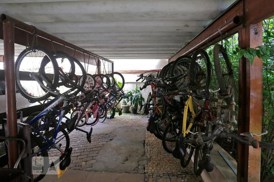 Bicicletário de apartamento para alugar com 3 quartos, 8753m² em Jardim da Campina, São Paulo