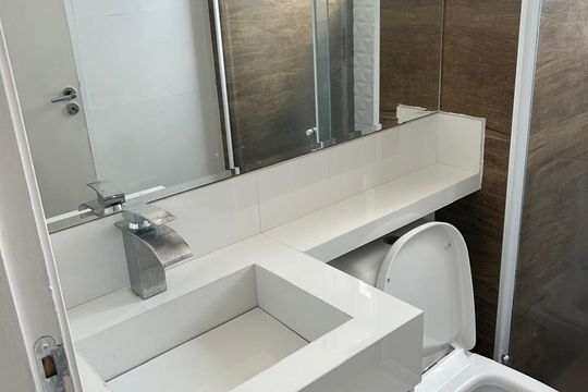 Banheiro de apartamento para alugar com 2 quartos, 49m² em São Pedro, Osasco