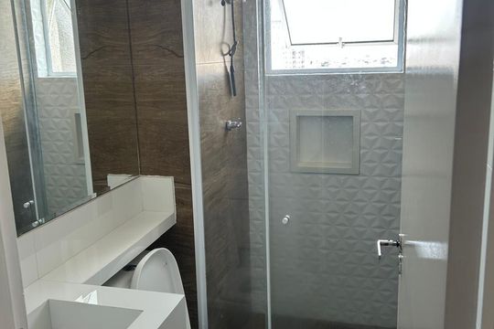 Banheiro de apartamento para alugar com 2 quartos, 49m² em São Pedro, Osasco