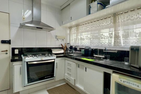 Cozinha de apartamento para alugar com 3 quartos, 158m² em Jardim Paulista, São Paulo