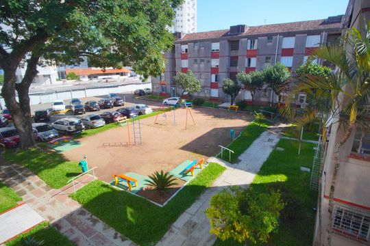 Sala - Vista de apartamento à venda com 1 quarto, 35m² em Vila Ipiranga, Porto Alegre