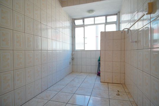 Cozinha de apartamento à venda com 1 quarto, 35m² em Vila Ipiranga, Porto Alegre