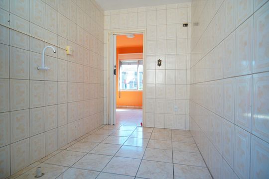 Cozinha de apartamento à venda com 1 quarto, 35m² em Vila Ipiranga, Porto Alegre