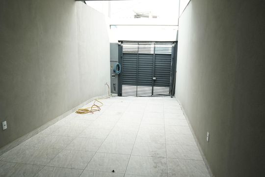 Garagem de casa à venda com 3 quartos, 105m² em Chácara Santo Antônio (zona Leste), São Paulo