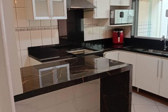 Cozinha de casa à venda com 2 quartos, 100m² em Jardim Maia, Guarulhos