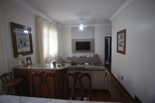 Sala de apartamento para alugar com 3 quartos, 176m² em Nova Suíça, Belo Horizonte